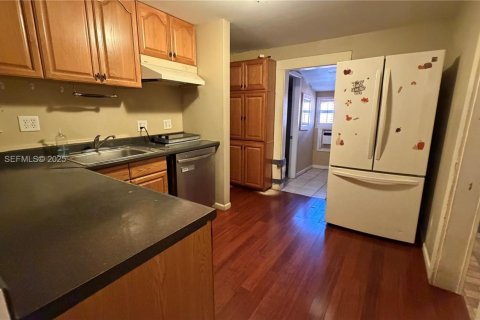 Снять в аренду виллу или дом в Майами, Флорида 4 спальни, 152.92м2, № 1991548 - фото 4