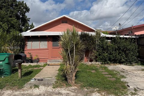 Снять в аренду виллу или дом в Майами, Флорида 4 спальни, 152.92м2, № 1991548 - фото 1