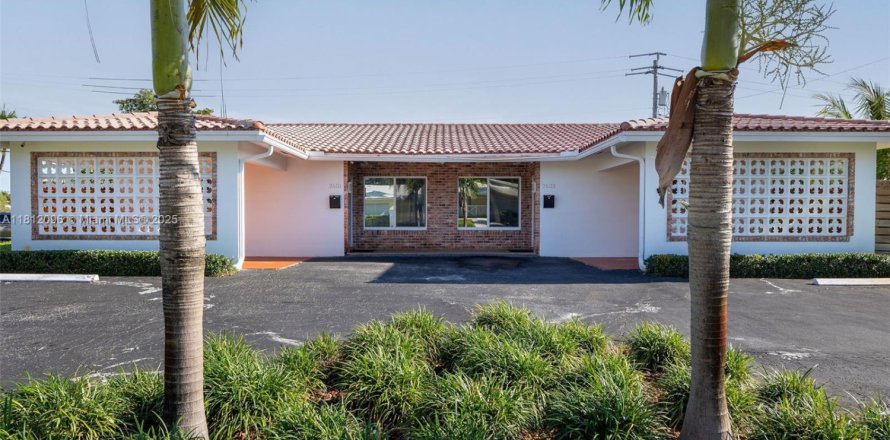House in Fort Lauderdale, Florida 2 bedrooms, 130.99 sq.m. № 1934708