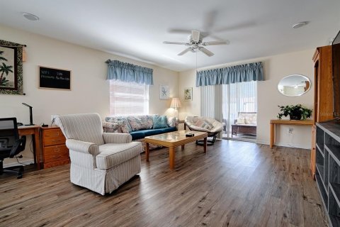 Casa en venta en The Villages, Florida, 2 dormitorios, 107.4 m2 № 2221140 - foto 10