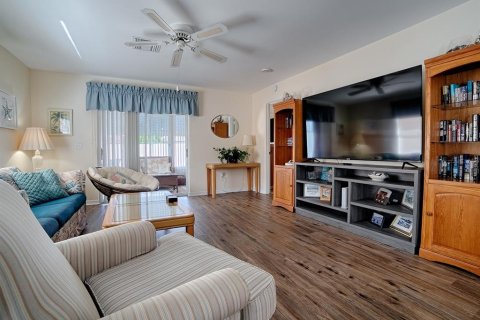 Casa en venta en The Villages, Florida, 2 dormitorios, 107.4 m2 № 2221140 - foto 9