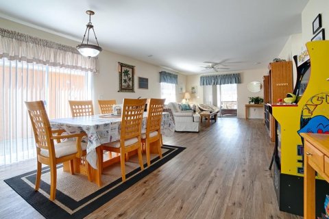 Casa en venta en The Villages, Florida, 2 dormitorios, 107.4 m2 № 2221140 - foto 4