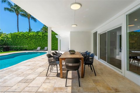House in Miami Beach, Florida 4 bedrooms, 301.75 sq.m. № 1948087 - photo 23