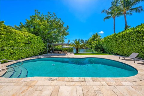 House in Miami Beach, Florida 4 bedrooms, 301.75 sq.m. № 1948087 - photo 24