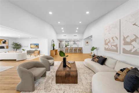 House in Miami Beach, Florida 4 bedrooms, 301.75 sq.m. № 1948087 - photo 16