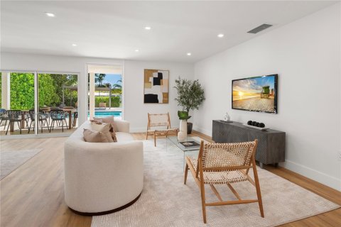 House in Miami Beach, Florida 4 bedrooms, 301.75 sq.m. № 1948087 - photo 19