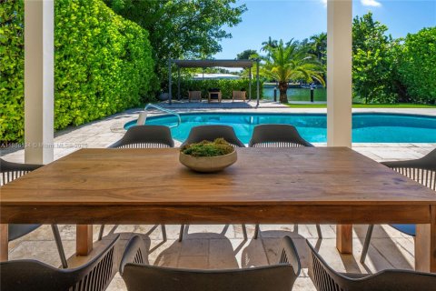 House in Miami Beach, Florida 4 bedrooms, 301.75 sq.m. № 1948087 - photo 22