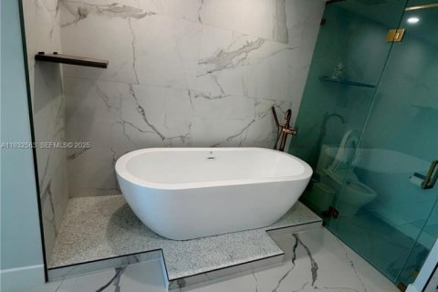 Купить кондоминиум в Майами-Бич, Флорида 2 спальни, 119.84м2, № 2035514 - фото 2