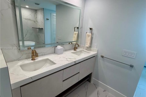 Купить кондоминиум в Майами-Бич, Флорида 2 спальни, 119.84м2, № 2035514 - фото 17