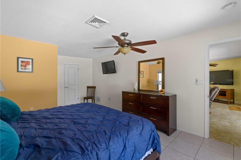 House in Venice, Florida 3 bedrooms, 173.91 sq.m. № 1373092 - photo 25