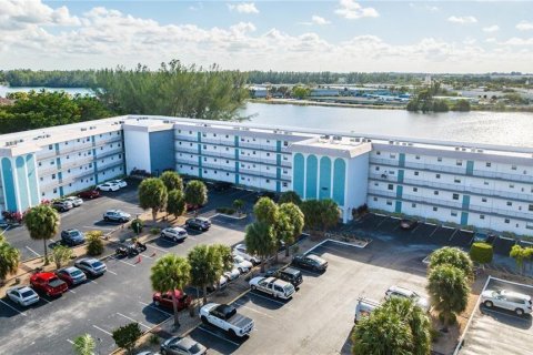 Copropriété à vendre à Deerfield Beach, Floride: 2 chambres, 102.19 m2 № 2082375 - photo 5