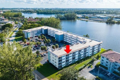 Condo à Deerfield Beach, Floride, 2 chambres  № 2082375