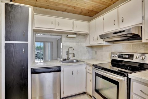 Copropriété à vendre à Deerfield Beach, Floride: 2 chambres, 102.19 m2 № 2082375 - photo 2