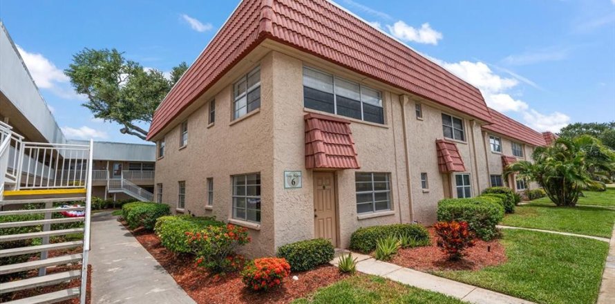 Condominio en Saint Petersburg, Florida, 2 dormitorios № 2222218