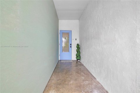 House in Orlando, Florida 5 bedrooms № 2012632 - photo 3