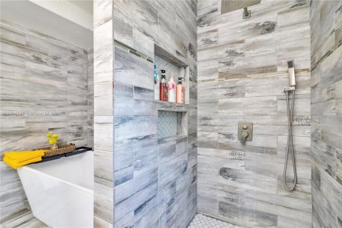 House in Orlando, Florida 5 bedrooms № 2012632 - photo 17