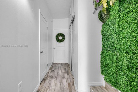 House in Orlando, Florida 5 bedrooms № 2012632 - photo 4