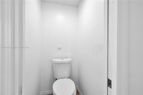 House in Orlando, Florida 5 bedrooms № 2012632 - photo 19