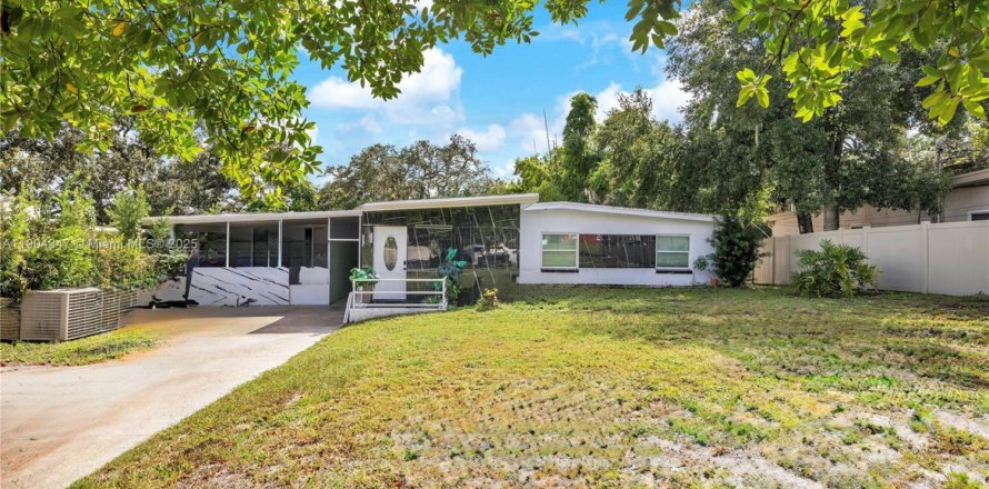 House in Orlando, Florida 5 bedrooms № 2012632