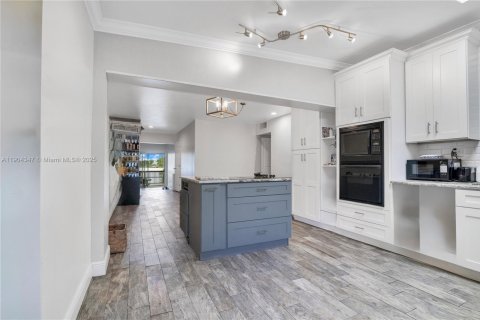 House in Orlando, Florida 5 bedrooms № 2012632 - photo 5