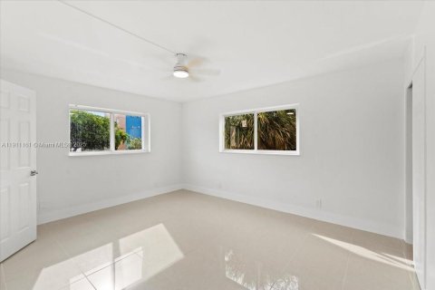 Condo in Hallandale Beach, Florida, 2 bedrooms  № 1966995 - photo 14