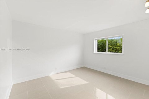 Condo in Hallandale Beach, Florida, 2 bedrooms  № 1966995 - photo 22
