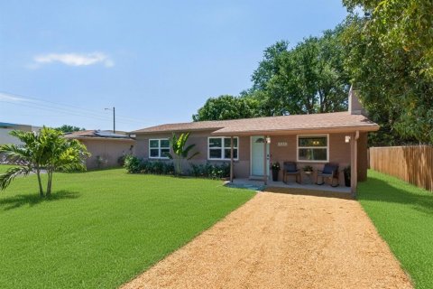 Villa ou maison à Gulfport, Floride 2 chambres, 95.88 m2 № 2093506