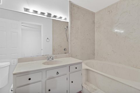 Купить кондоминиум в Себастьян, Флорида 6 комнат, 89.19м2, № 2083164 - фото 16