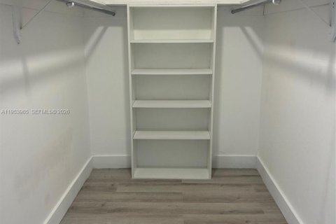 Купить кондоминиум в Бей-Харбор-Айлендс, Флорида 1 спальня, 78.04м2, № 2010042 - фото 10