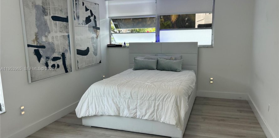 Кондоминиум с 1 спальней в Бей-Харбор-Айлендс, Флорида № 2010042