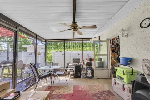 House in Clearwater, Florida 2 bedrooms, 161.84 sq.m. № 1608895 - photo 27