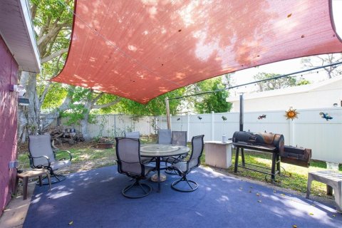 House in Clearwater, Florida 2 bedrooms, 161.84 sq.m. № 1608895 - photo 29