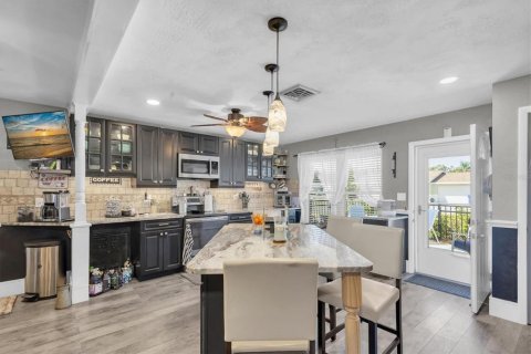 House in Clearwater, Florida 2 bedrooms, 161.84 sq.m. № 1608895 - photo 8
