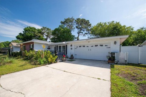 House in Clearwater, Florida 2 bedrooms, 161.84 sq.m. № 1608895 - photo 2