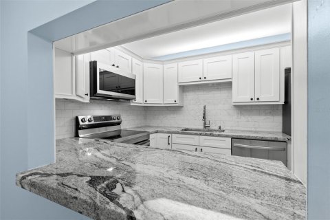 Condominio en alquiler en Palm Harbor, Florida, 2 dormitorios, 100.8 m2 № 1795317 - foto 5