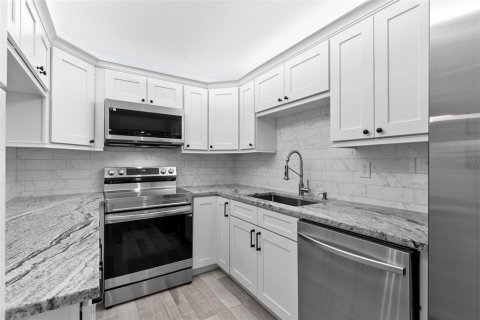 Condominio en alquiler en Palm Harbor, Florida, 2 dormitorios, 100.8 m2 № 1795317 - foto 11