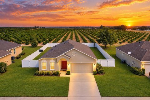 Villa ou maison à vendre à Dundee, Floride: 3 chambres, 151.8 m2 № 2403261 - photo 2