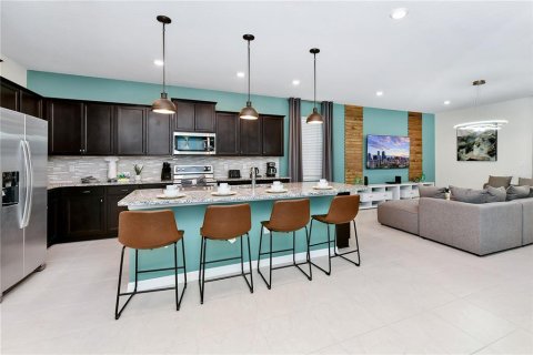 House in Davenport, Florida 8 bedrooms, 374.21 sq.m. № 1848584 - photo 10