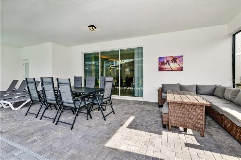 House in Davenport, Florida 8 bedrooms, 374.21 sq.m. № 1848584 - photo 21