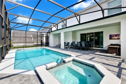 House in Davenport, Florida 8 bedrooms, 374.21 sq.m. № 1848584 - photo 18