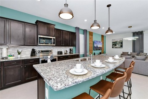House in Davenport, Florida 8 bedrooms, 374.21 sq.m. № 1848584 - photo 11