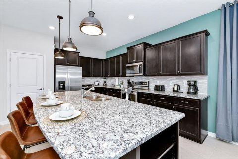 House in Davenport, Florida 8 bedrooms, 374.21 sq.m. № 1848584 - photo 13