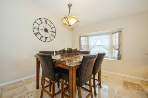 House in Davenport, Florida 4 bedrooms, 180.23 sq.m. № 1112356 - photo 6