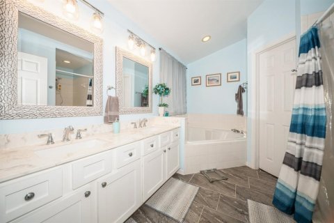 House in Davenport, Florida 4 bedrooms, 180.23 sq.m. № 1112356 - photo 20