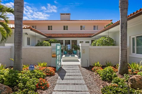House in Saint Petersburg, Florida 5 bedrooms, 460.33 sq.m. № 1514846 - photo 6