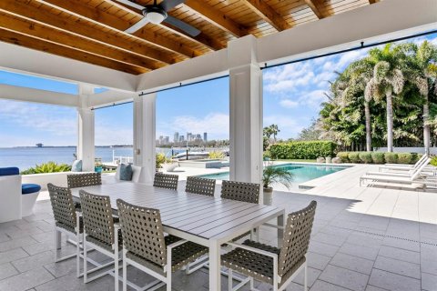 House in Saint Petersburg, Florida 5 bedrooms, 460.33 sq.m. № 1514846 - photo 5