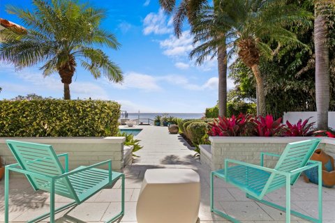 House in Saint Petersburg, Florida 5 bedrooms, 460.33 sq.m. № 1514846 - photo 24