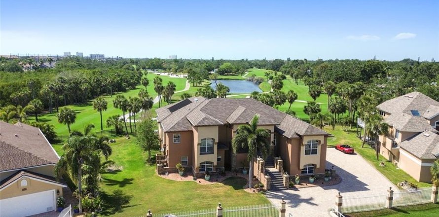 Casa en Gulfport, Florida 4 dormitorios, 318.56 m2 № 1659224