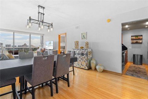 Condo in Aventura, Florida, 2 bedrooms  № 1955157 - photo 17