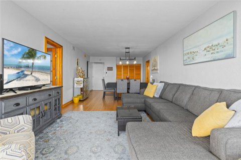 Condo in Aventura, Florida, 2 bedrooms  № 1955157 - photo 16